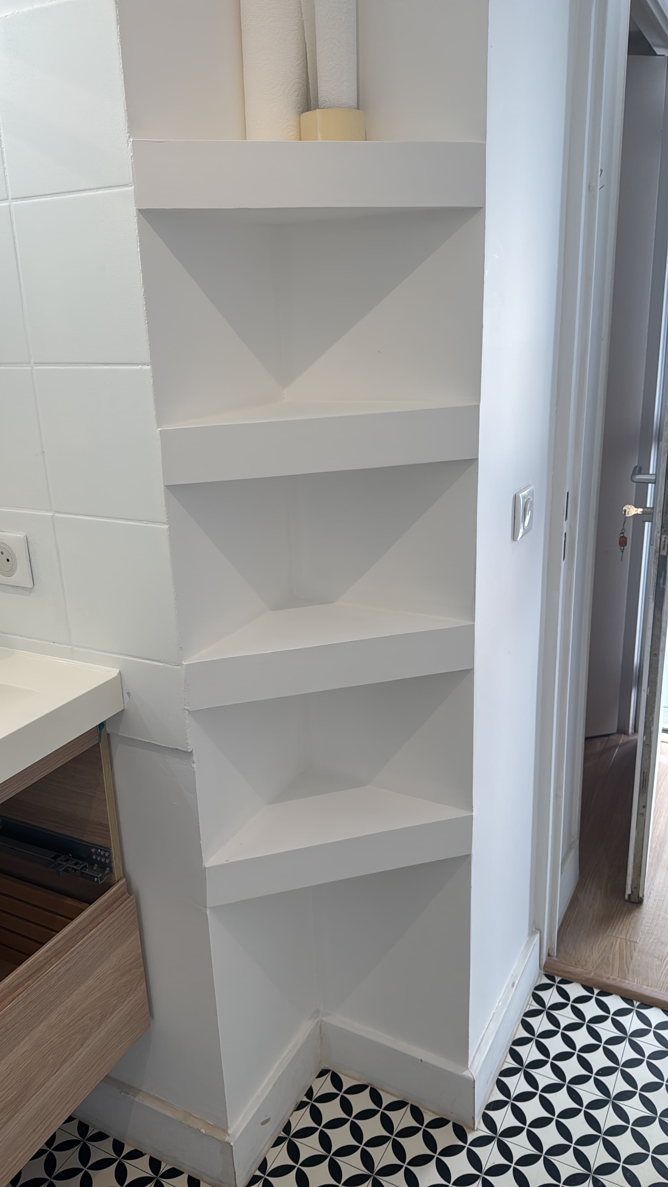 Photo 2 — Création de meubles en placo